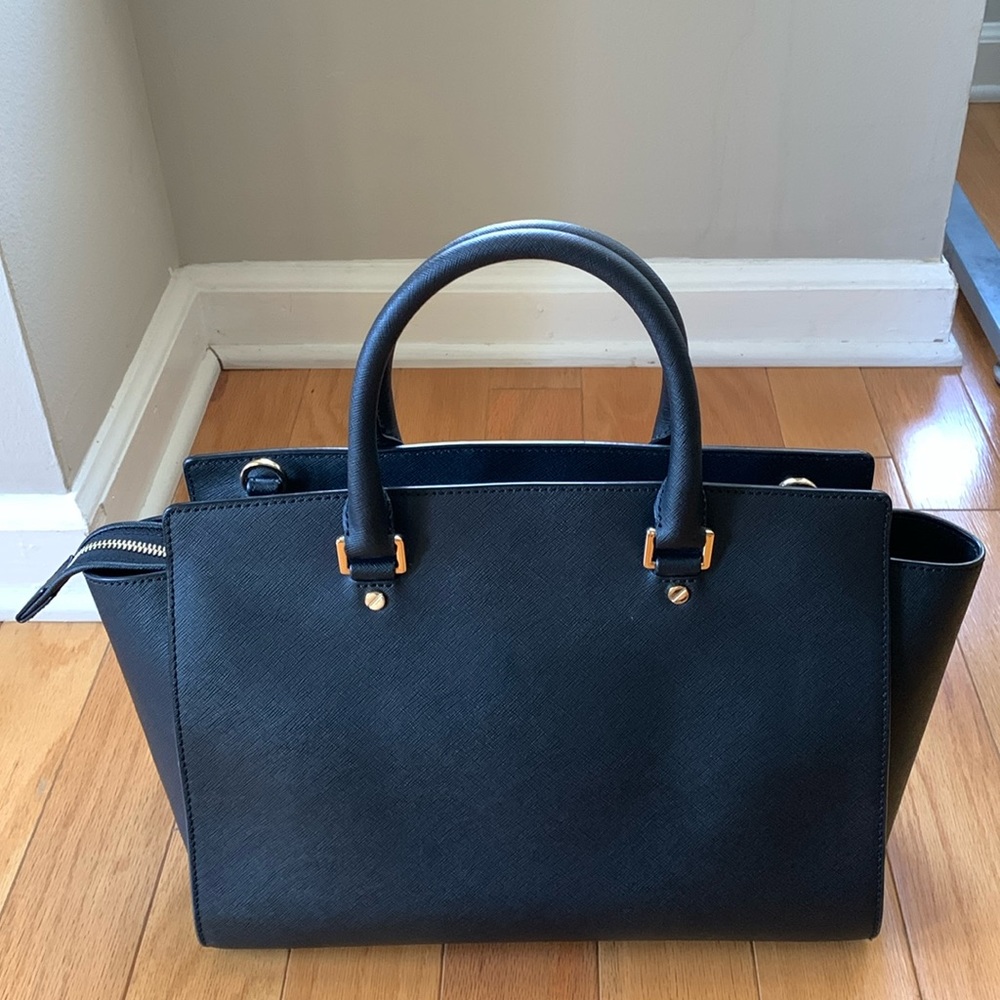 Michael Kors Selma Tote - Picture 4 of 13